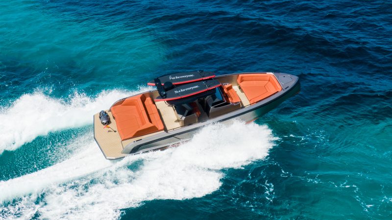 Vanquish CAJA TRES speedboat