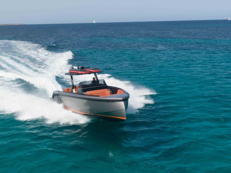 Vanquish CAJA TRES speedboat