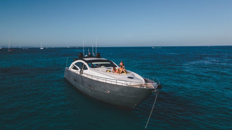 Pershing LADY R yacht