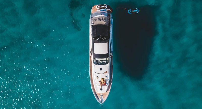 Pershing LADY R yacht