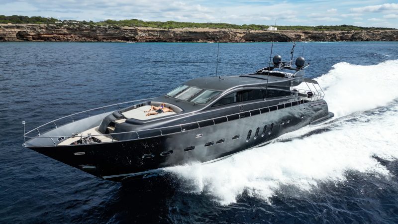 Leopard DARK KNIGHT yacht