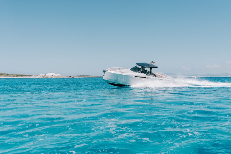 Cayman CAIMAN speedboat